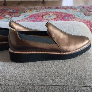 NATURALIZER Adra Slip-On Shoe. Copper/Bronze. Beautiful Fall shoe for Fall.